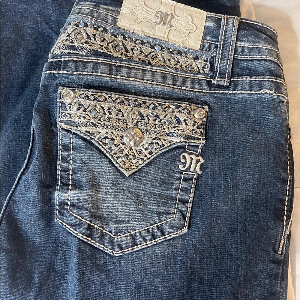 New no tags beautiful embroidery with Chloe boot cut 30x32